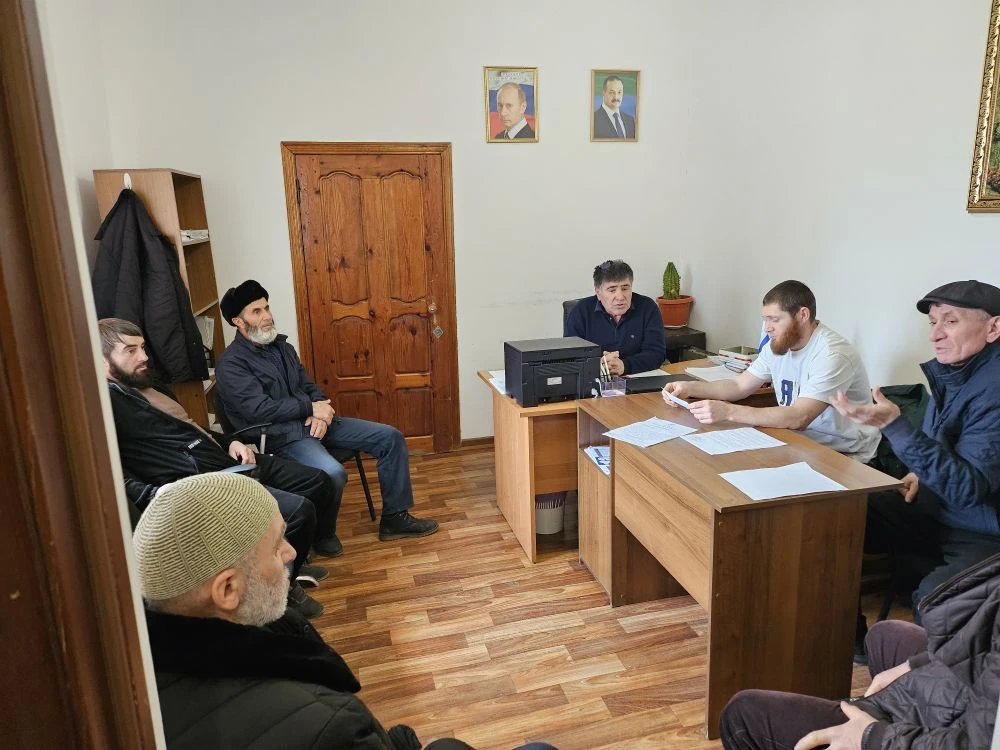 В администрации МО "сельсовет Уллубиевский" прошла беседа с депутатами и активистами сельского посел