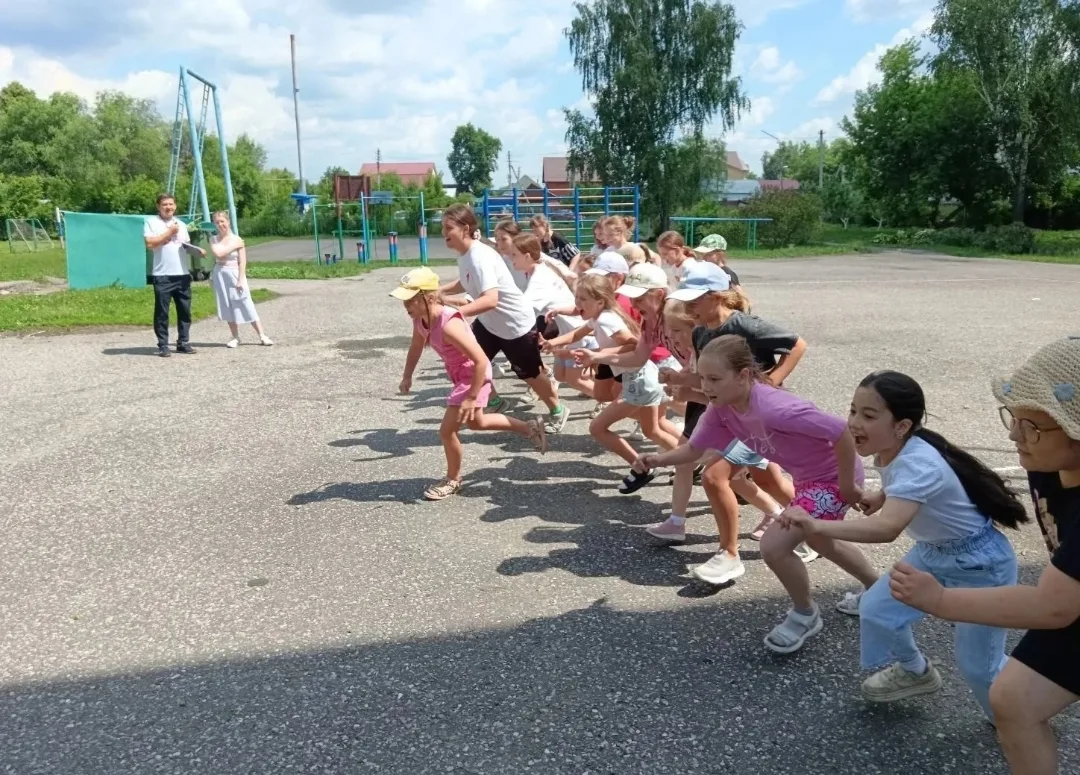 💫Сегодня в лагере - рекорды ГТО и узоры России

10 июня в  "Творческой мастерской Орлят" нашего лаг
