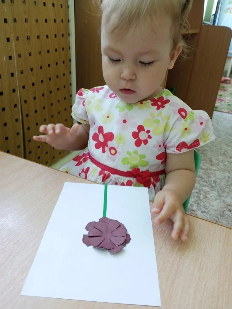 ✨ Сегодня — день василька! ✨

Наши малыши из группы раннего возраста сделали аппликацию «Васильки». 