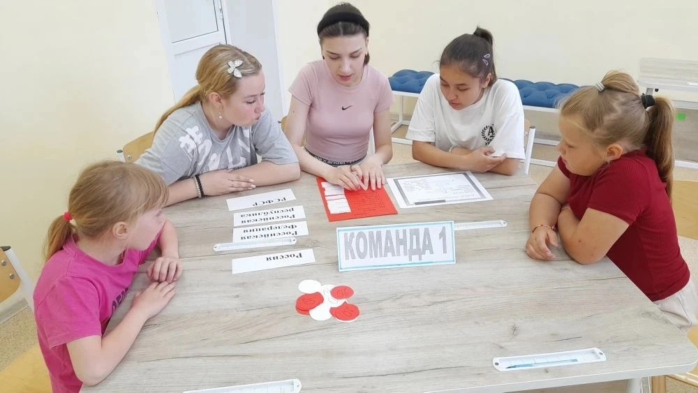 🇷🇺❤️ «Люблю Россию!»: патриотическая игра в летнем лагере с. Гудаловка ✨🎈

В преддверии одного из