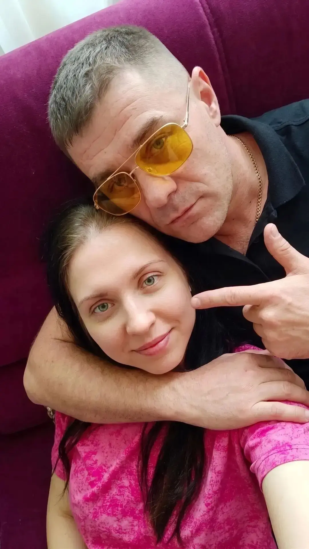 Всем привет, это Таня, и она ведёт лайф канал в МАКС 💜

Она не строит из себя идеальную.
Она просто