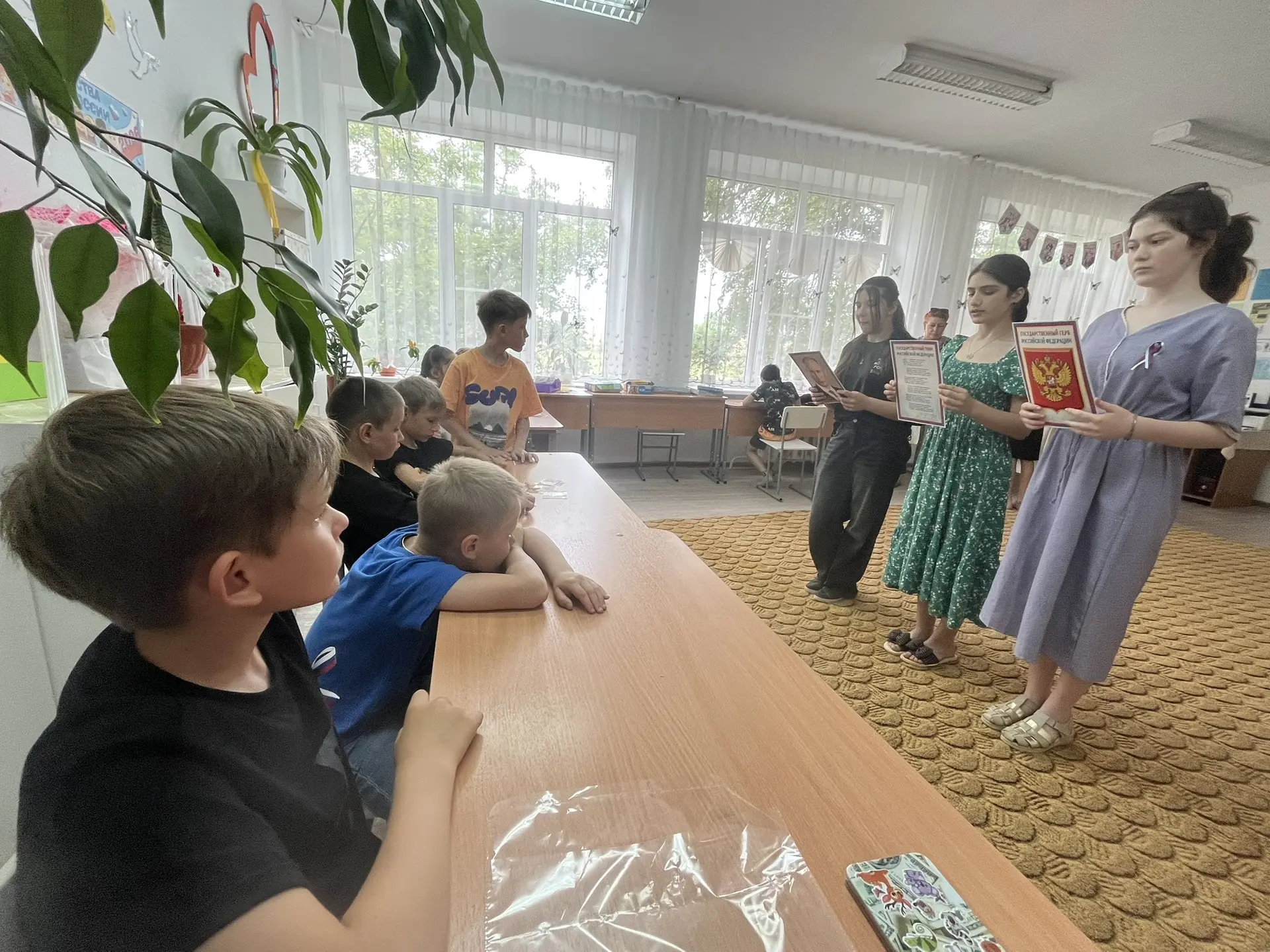 Беседа «Моя родина-Россия». Путешествие по стране Геральдики. Деловая игра «Символы России»