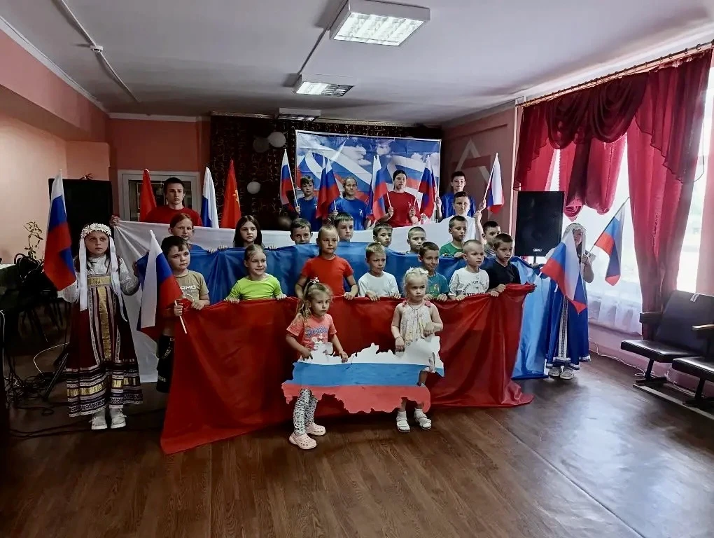 🇷🇺 День России в пришкольном лагере: патриотизм, творчество и море улыбок! 🇷🇺

Сегодня в нашем п