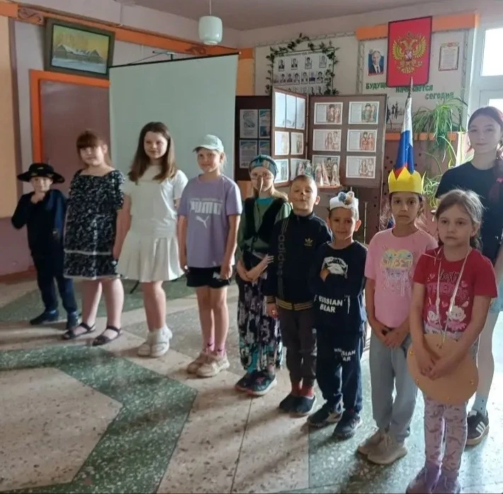 В пришкольном лагере «В единстве наша сила» ярко и познавательно прошел Пушкинский день
  Лето в шко
