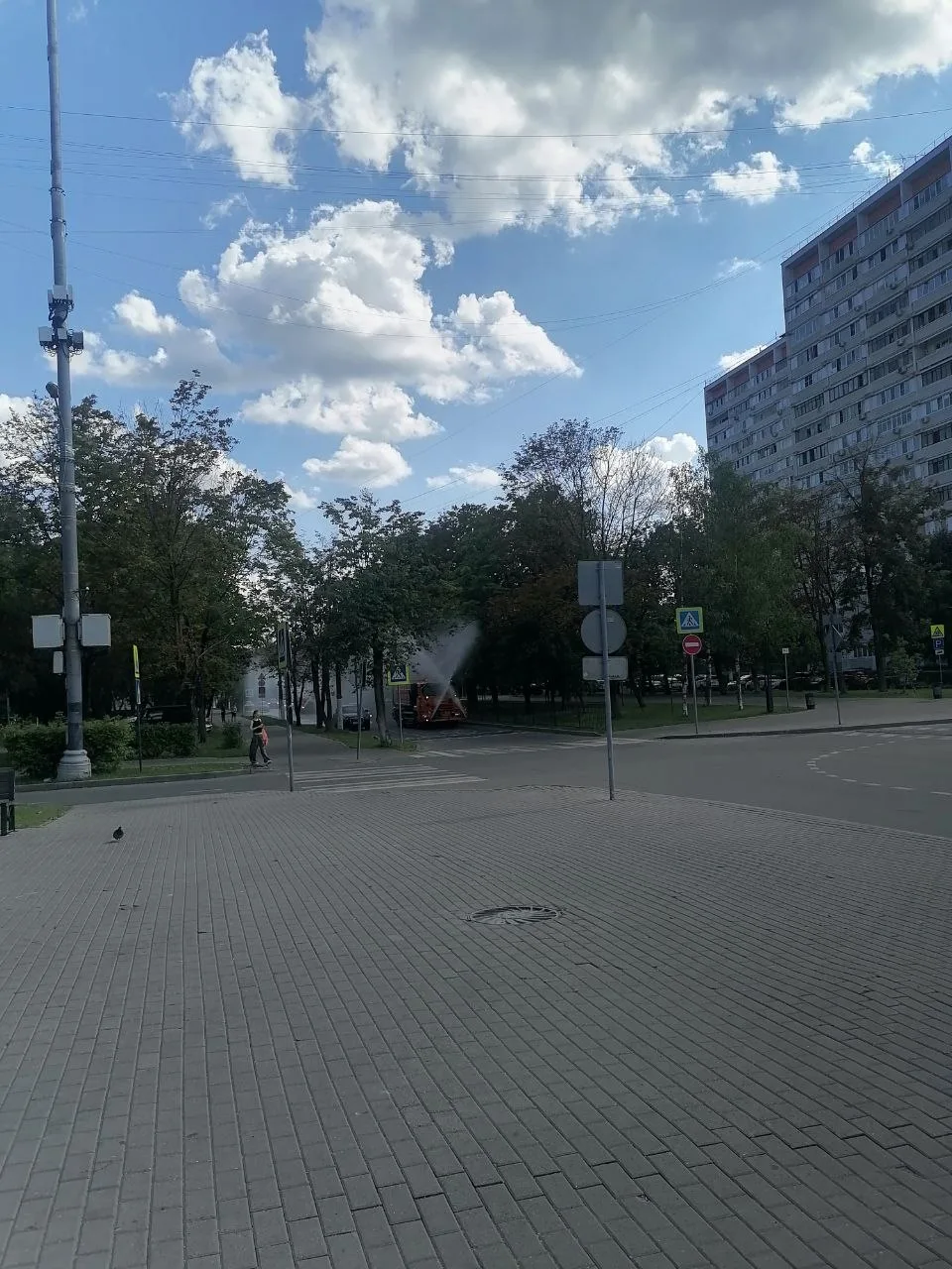💦 Иногда так приятно почувствовать себя ребёнком что просто выйдя на улицу видишь поливайку и так х