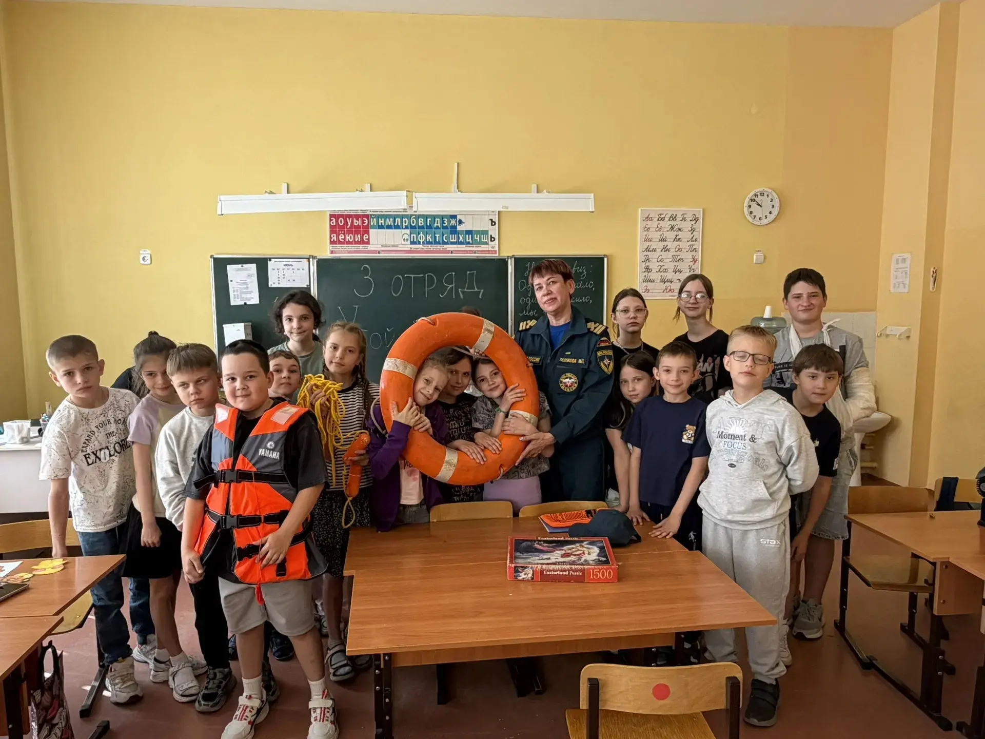 В пришкольном лагере🌞 "Солнышко" всегда интересно. 
В среду ребята посетили дом творчества Заводско