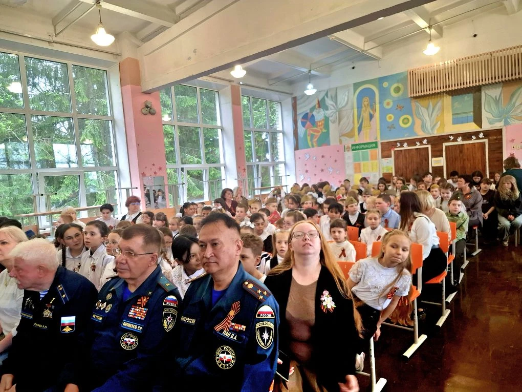 "Победный май": Сердца, полные благодарности и памяти

7 мая в стенах нашей школы прозвучали самые и