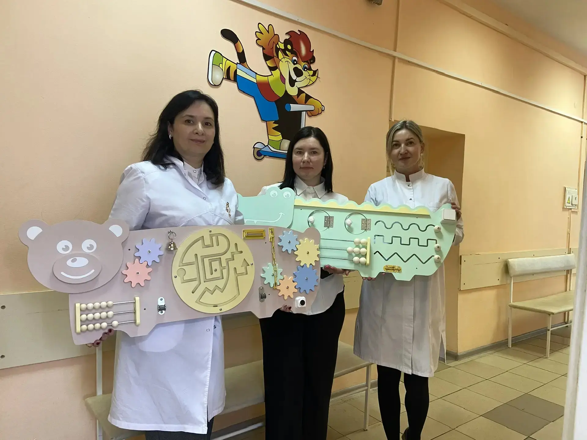🎉В нашей детской поликлинике стало ещё уютнее и веселее!

Мы знаем, как непросто бывает занять мале