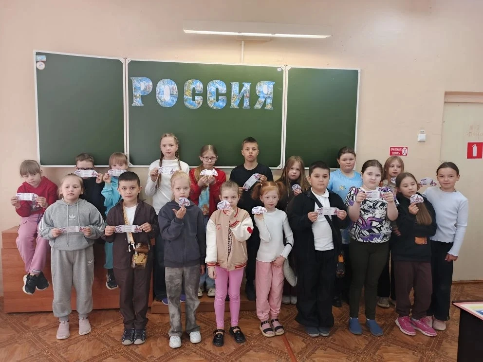 12 июня наша страна отмечает государственный праздник- День России. 

Это символ национального едине