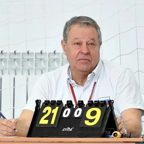 Сегодня мы поздравляем с днём рождения тренера-преподавателя Виктора Александровича Васильева🥳🎊
Же