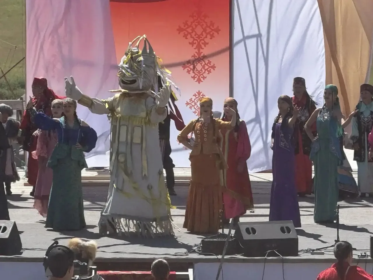 🎉🎉"Тун Пайрам" отмечает Хакасия.
Главные торжества проходят на Сагайской поляне.

🥛В этом году пр