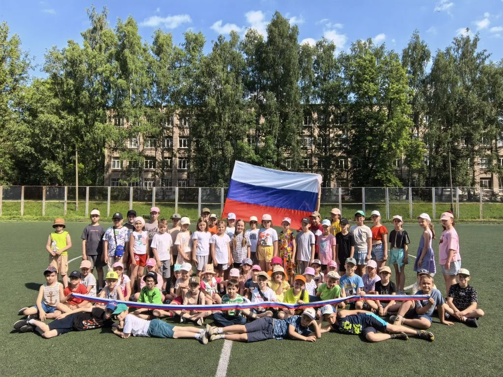 🇷🇺 День России: как мы готовились в лагере! 🇷🇺
  
  Сегодня наши ребята погрузились в атмосферу 