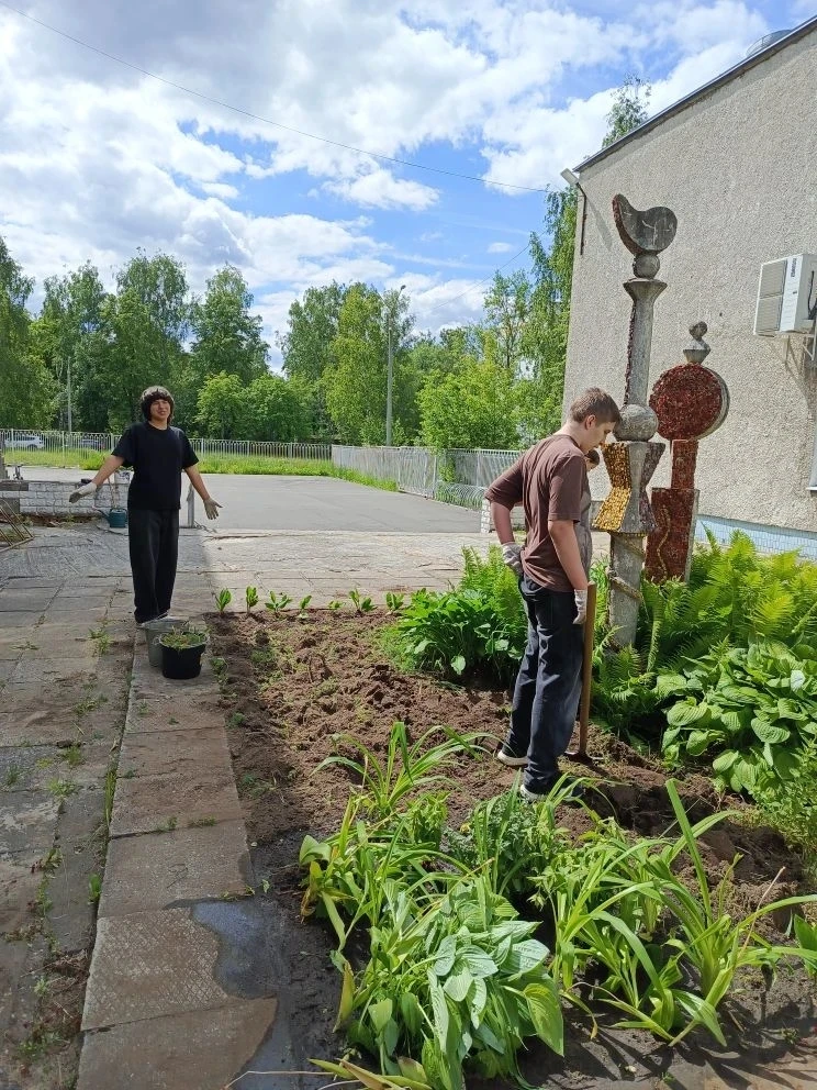 Красота своими руками!🌻

🦋Летние каникулы — время не только отдыхать, но и делать что‑то полезное.