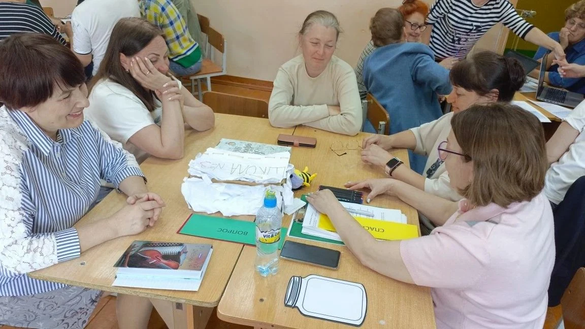 Всем привет! 👋 На связи учителя! 📚
Дети на каникулах, выпускники готовятся к экзаменам, закончен у