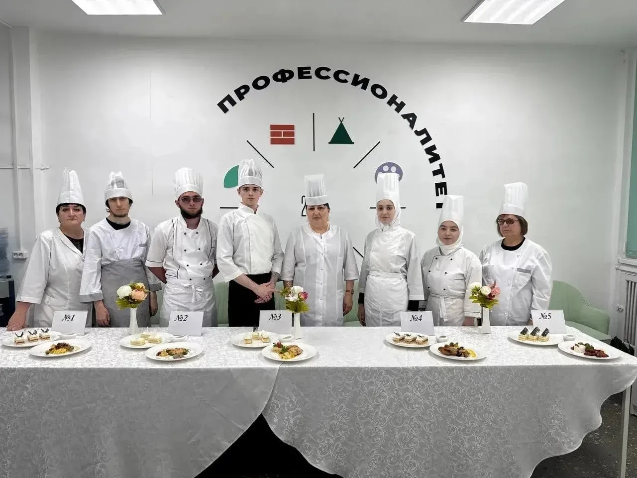 🍽️ В КЧР ГБПОО «Колледж индустрии, питания и сервиса» вовсю кипит работа!

📆4 июня 2026 года полны