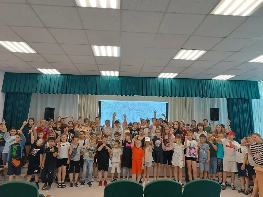 🌟Неделя в нашем лагере стартовала ярко — с Дня Первых!

Утро началось с энергичной зарядки «Первых»