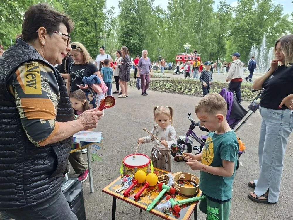 Парк Содовиков: Сердце Детства и Праздника! 🎈 
Вот уже много лет 1 июня Парк Содовиков становится э