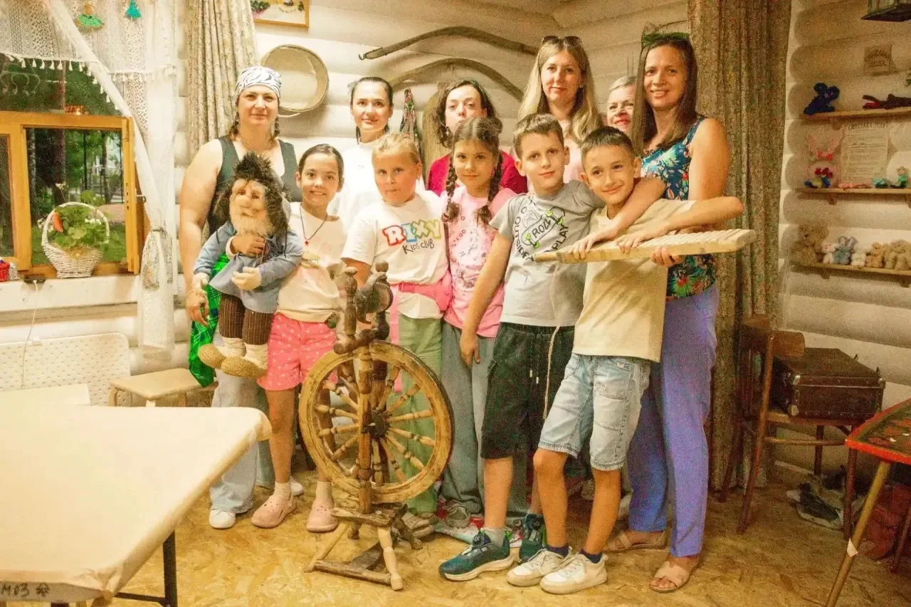 ✨ На прошлой неделе в «Ларце Деда» состоялась семейная программа «Дороги Деда». Участники изучали ка