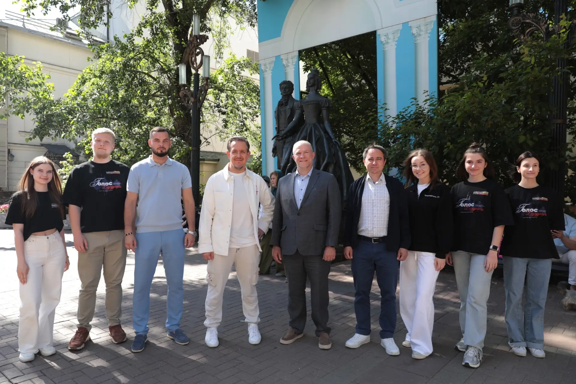 Планерная | Тушино | Щукинская | Москва🏡

У памятника Александру Пушкину и Наталье Гончаровой на Ар