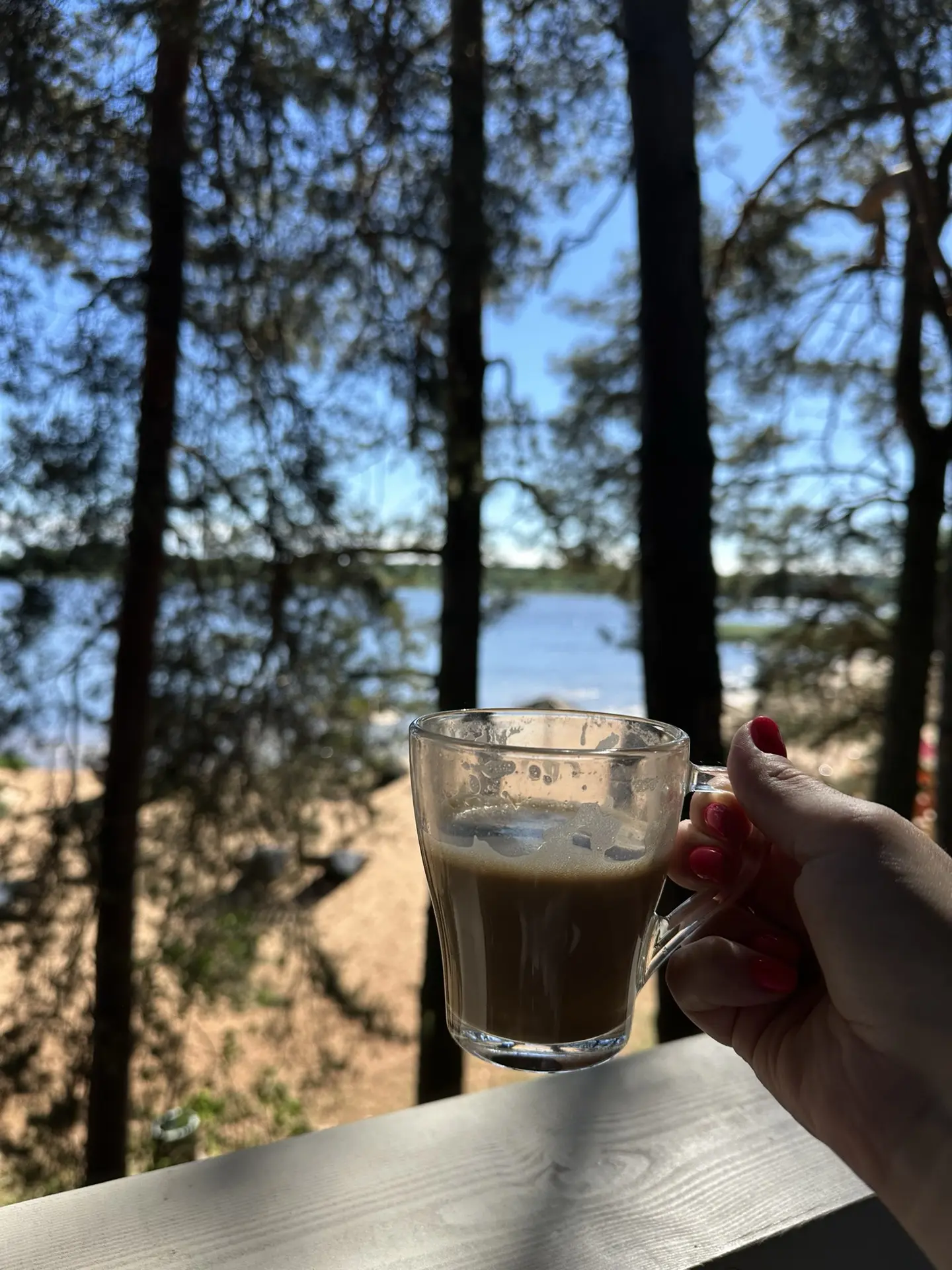 С добрым утром! 

У нас самого утра солнечно, обещают +22 ☀️ 

Желаем вам хорошего дня ❤️