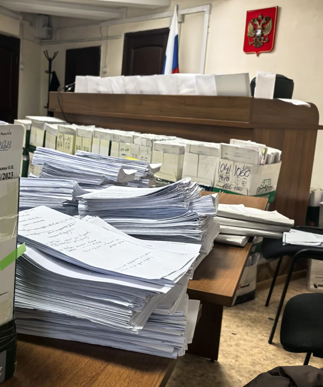 Подпись и печать в договоре поставлены третьим лицом. 

Ко мне обратился клиент, который попросил ра