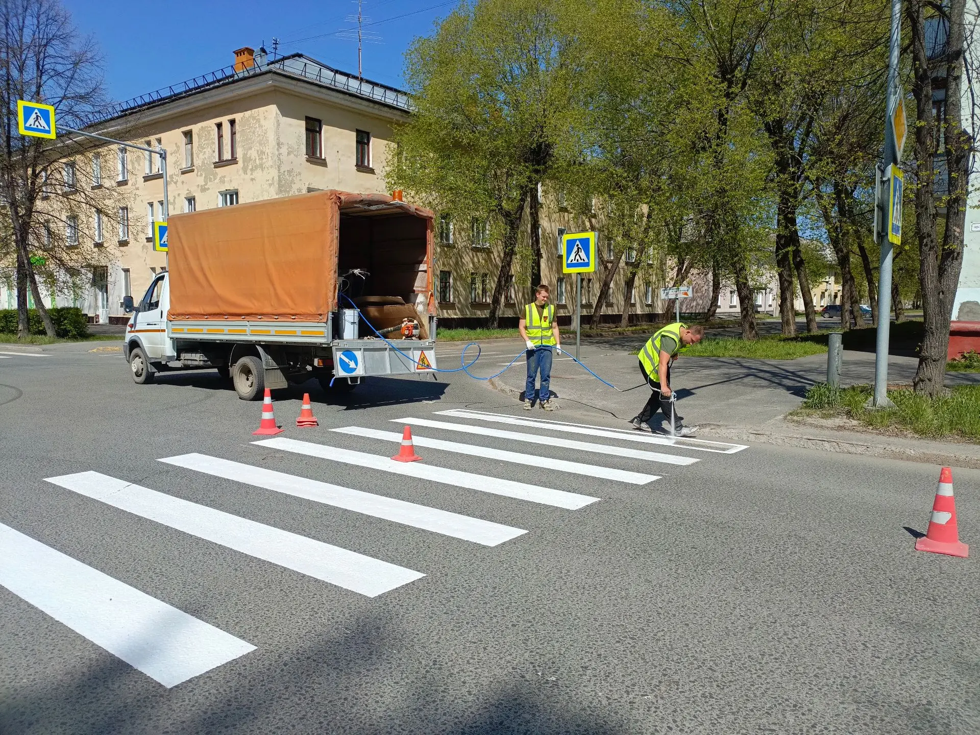 В рамках исполнения муниципального контракта подрядной организацией производятся работы по нанесению