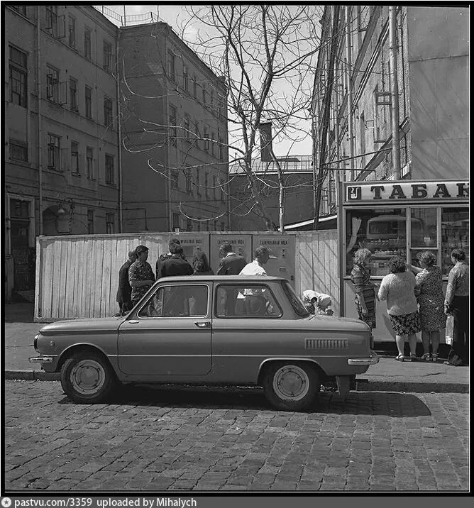 Баррикадная улица. Газировка, табак и машина 1981

Автор: А. А. Слюсарев

Ретро Москва | Ретро ВАО М