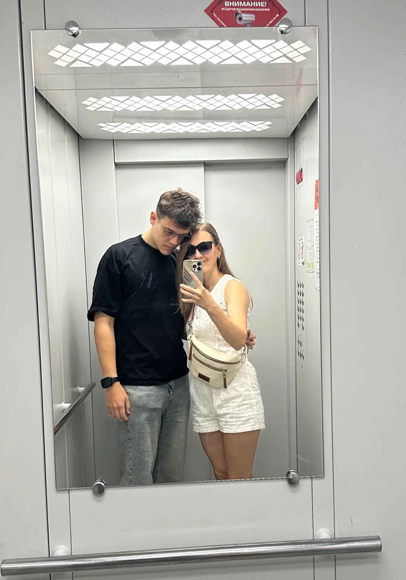Отвезла Васю на последний экзамен. С Богом!