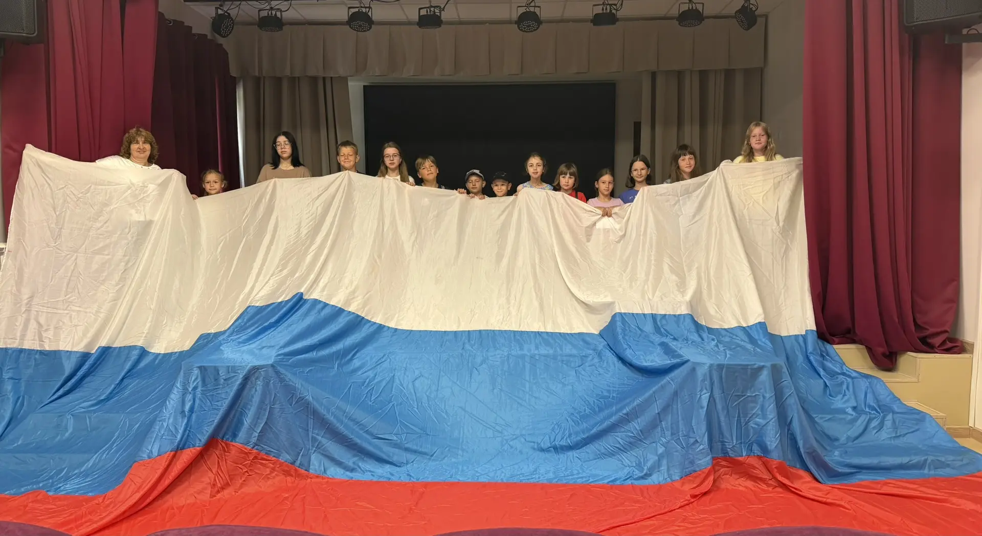 🇷🇺Мастер-класс «Флаг России"🇷🇺
 
✅12 июня отмечается День России — государственный праздник Росс
