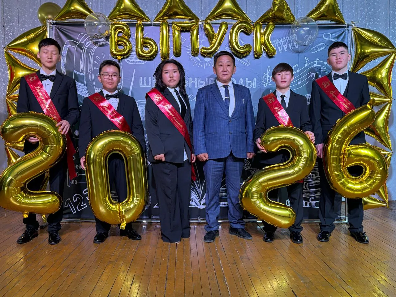 Последний звонок в Мэйикской ООШ: 9 класс на пороге взрослой жизни 🎓


Вот и отзвенел последний зво