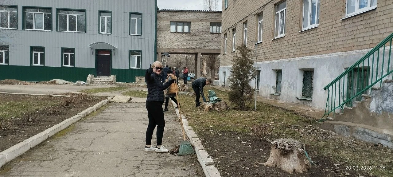 В ГБПОУ «Горловский колледж технологий и сервиса» прошёл общегородской субботник.
В мероприятии прин