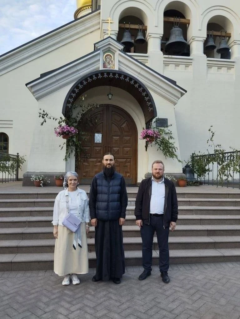 ⛪️2 июня наш Казанский храм в Мещерском посетила волонтёр и координатор гуманитарного склада г. Брат