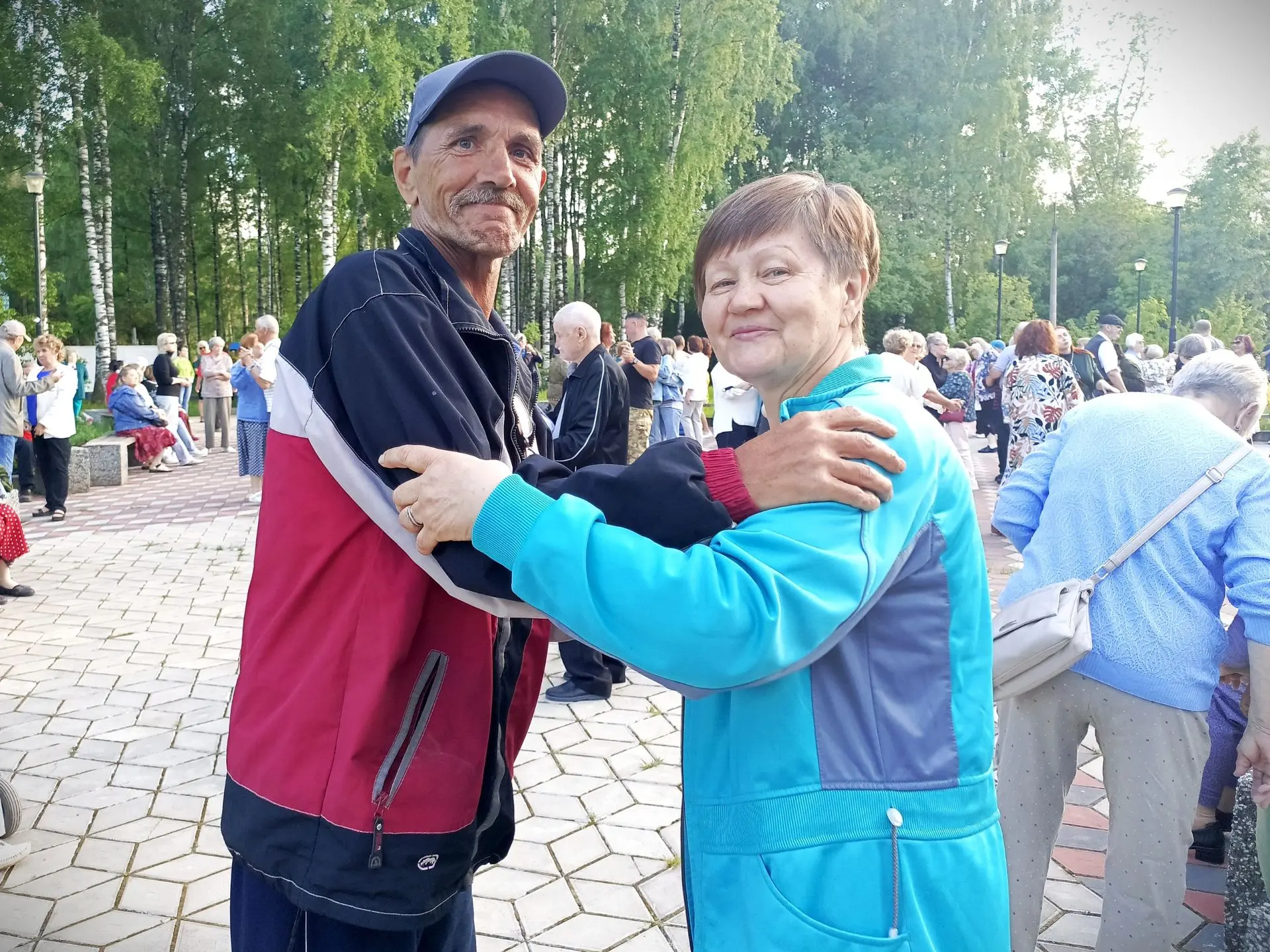 В Кирово-Чепецке стартовал сезон летних танцевальных вечеров 

Для желающих потанцевать в сквере за 