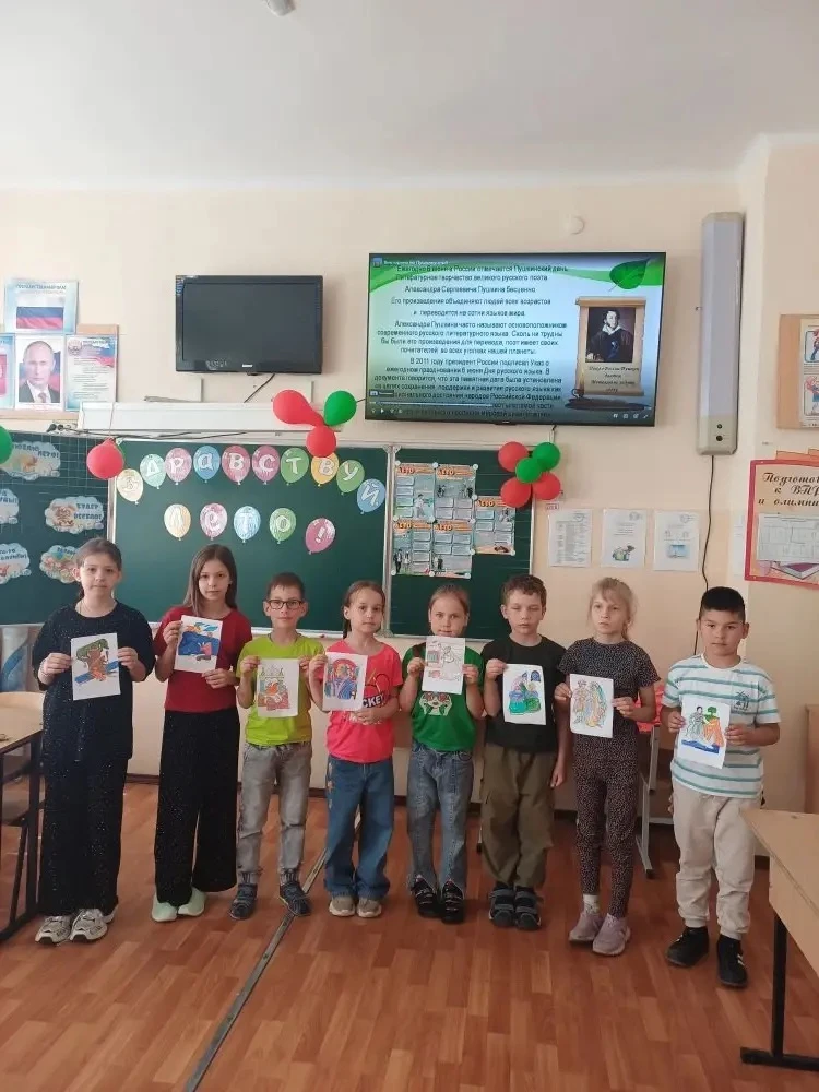 #школа37ВВ_ВсегдаВререди
💫Сегодня на летней площадке был литературный день.
Пушкин! Это имя звучит 