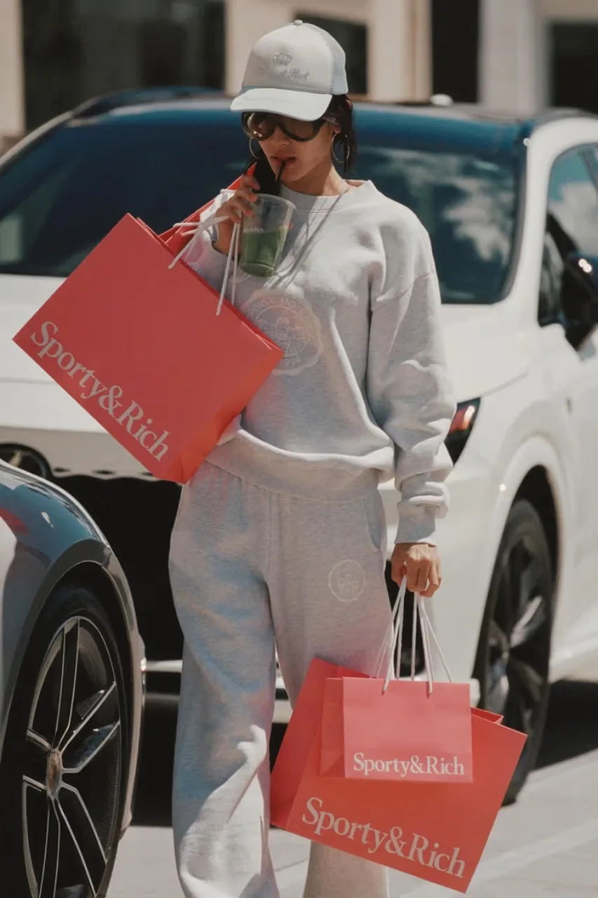 sporty & rich х juicy couture

велюр и лоск нулевых просто разрывает тренды в этому году, вот и колл