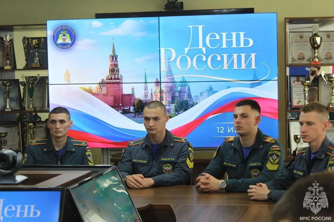 Круглый стол ко Дню России: диалог о любви к Отечеству

🇷🇺 В преддверии главного государственного 