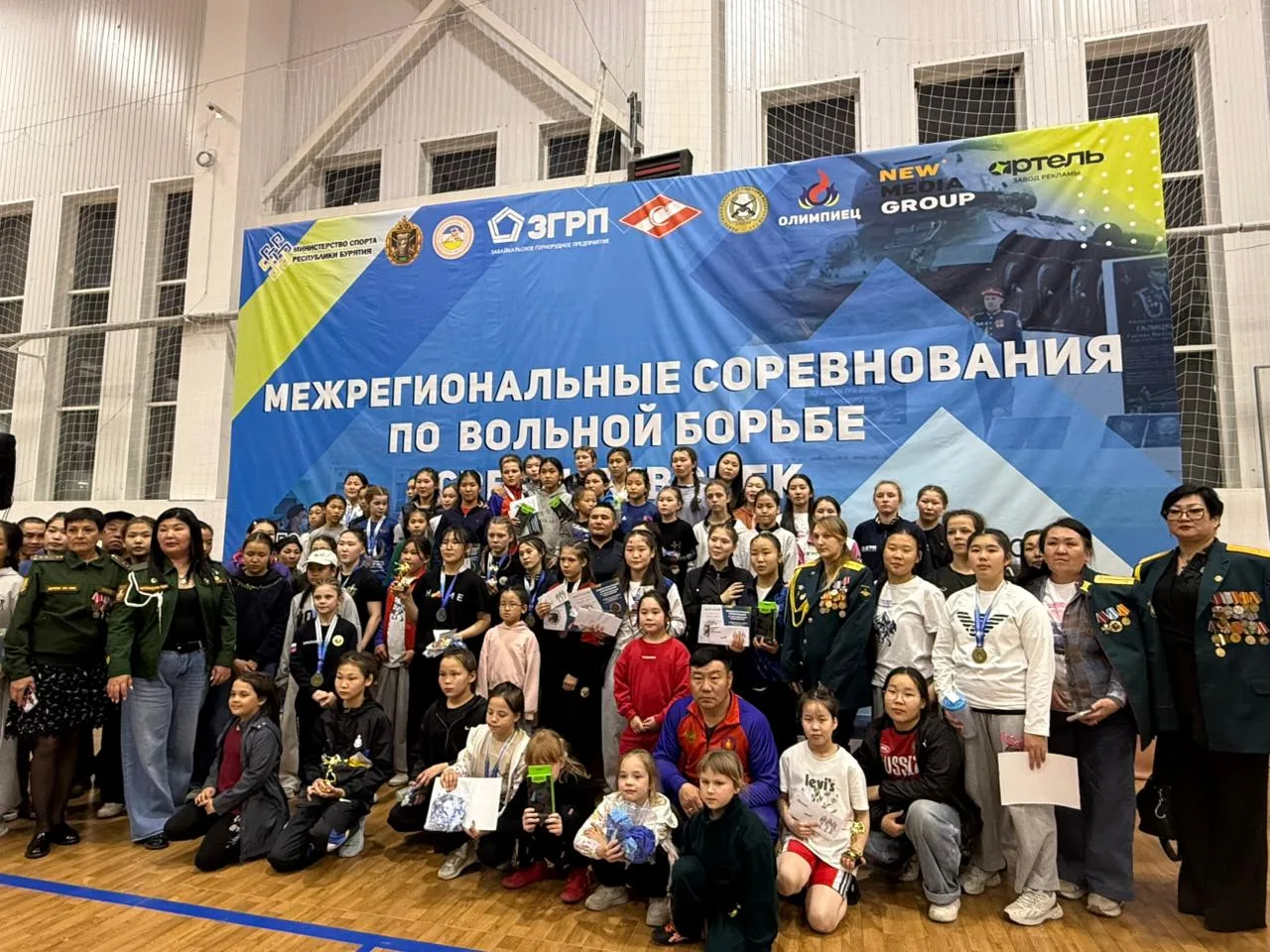 Соревнования по вольной борьбе среди девушек прошли в Бурятии

17 мая в РЦЕ «Патриот» прошли межреги