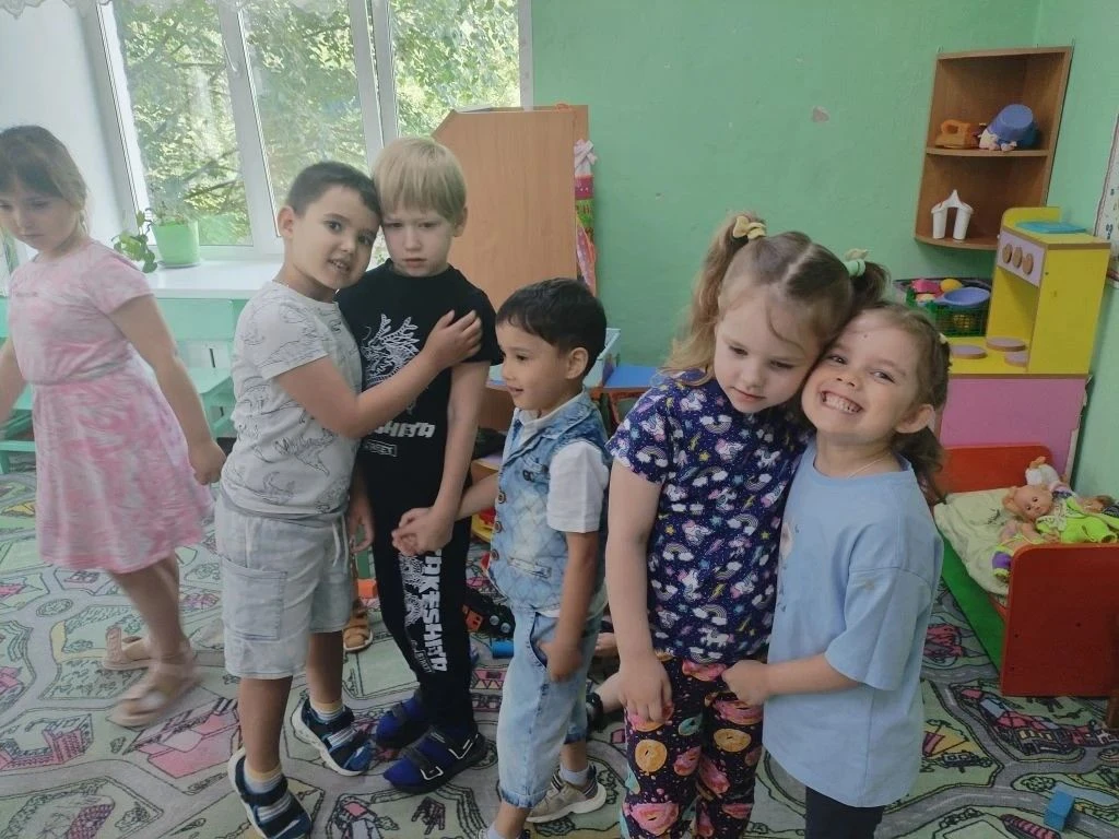 День дружбы в нашей группе! 🤝

Сегодня в нашем детском саду особенный день — мы отмечаем День дружб