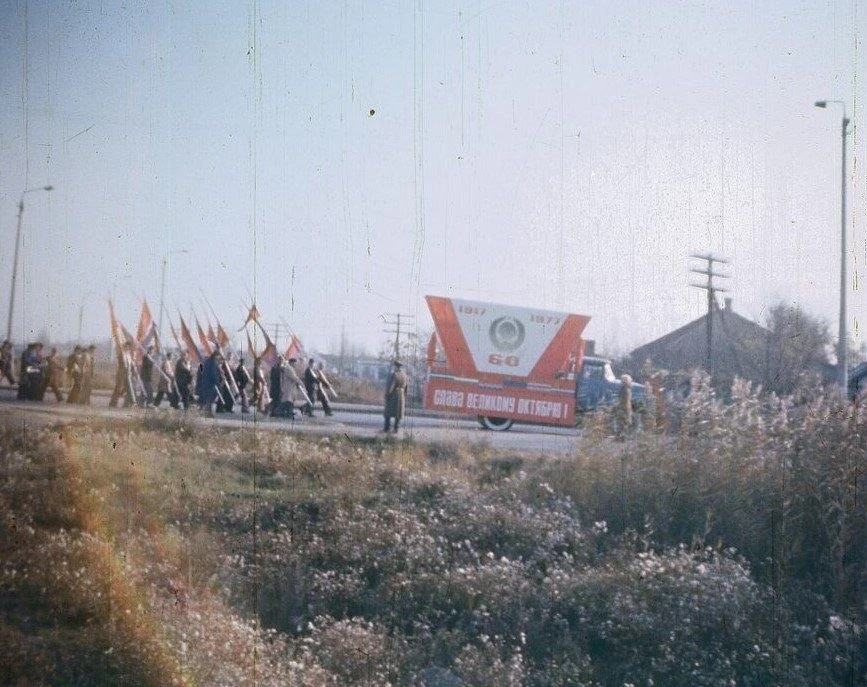Демонстрация на 7 ноября. 1977 год.

Подпишись на Историю Феодосии в Махе