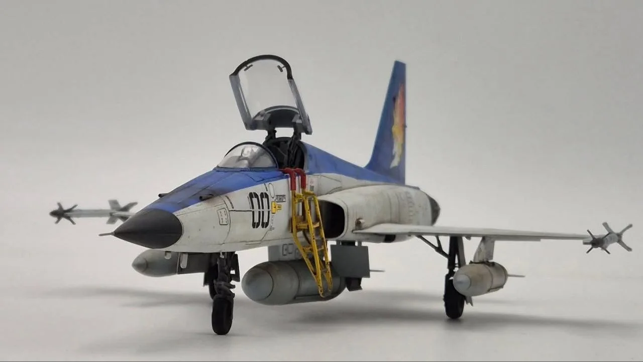 Американский лёгкий многоцелевой истребитель F-5e 

Масштаб: 1/48 
Производитель: AFV Club

📲 Модел