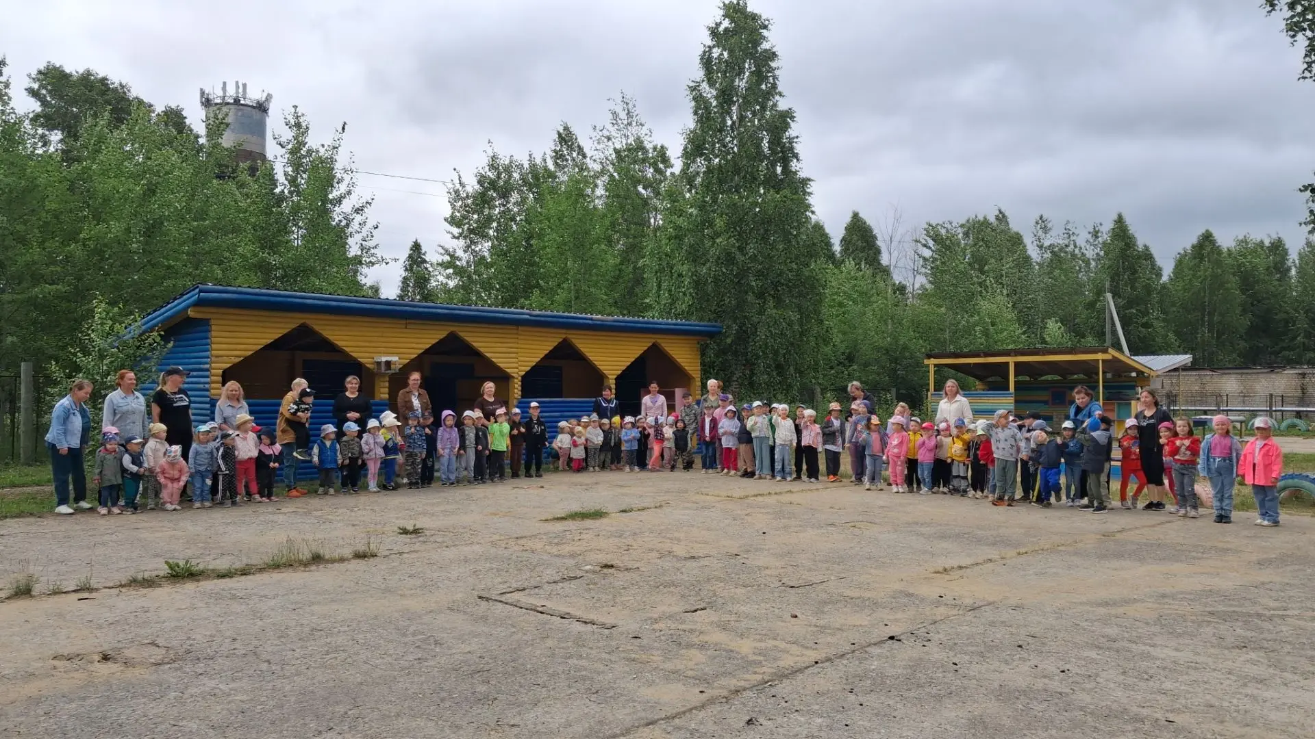 Сегодня в нашем детском саду прошла учебная тренировочная пожарная эвакуация по отработке навыков де
