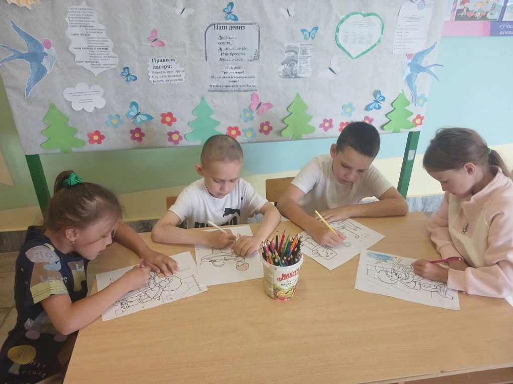 Восьмой день в летнем пришкольном лагере "День здоровья".
Конкурс рисунков "Я здоровье берегу"
Летом