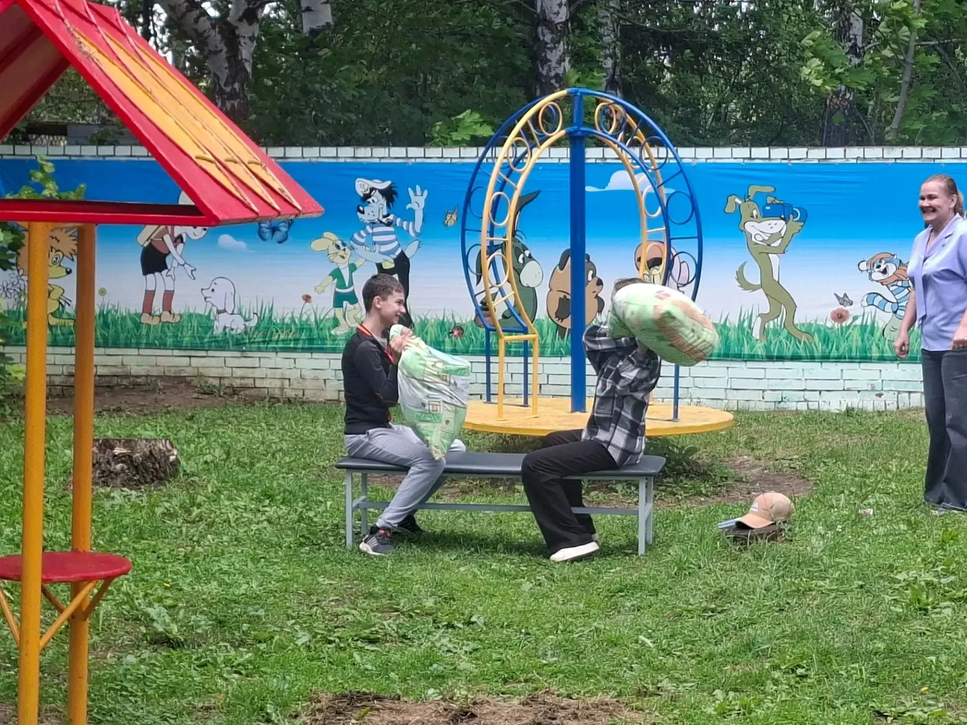 🎈☘️🥳Сабантуй — весёлый праздник!
Праздник дружбы и труда.
Поутру смеётся громко
И играет детвора.
