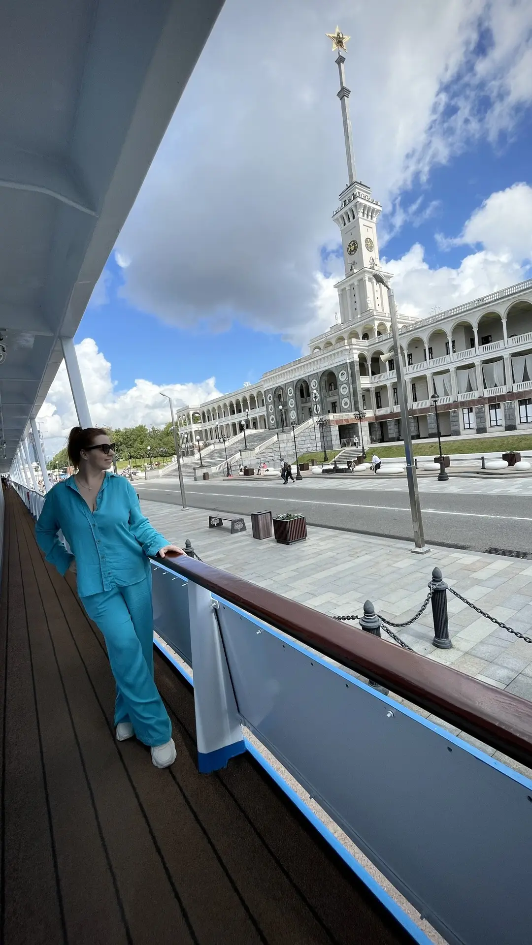 Первый раз в речной круиз 🛳️ 

И наконец-то увидела свой ЖК с воды 😍 Так что будете тоже с СРВ отп