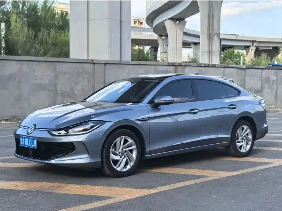 🔴  Volkswagen Lamando L 280TSI


✔️  Год выпуска 2023
✔️  Бензин 1.4 / 150 л.с.
✔️  Привод передний