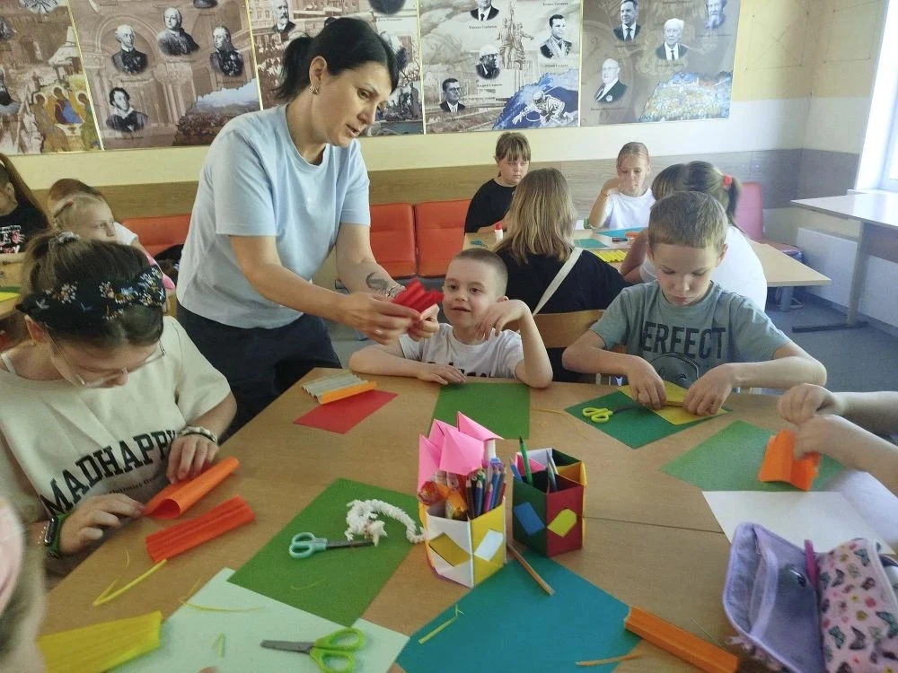 Творческий день в лагере: наши ребята создали шедевры из бумаги! 🌸

Сегодняшний день в нашем школьн