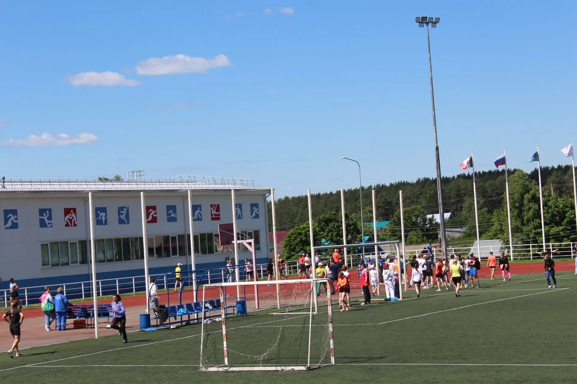 🏆 В Удмуртии прошли состязания механизаторов и дояров
Соревнования состоялись в селе Сюмси. В них п