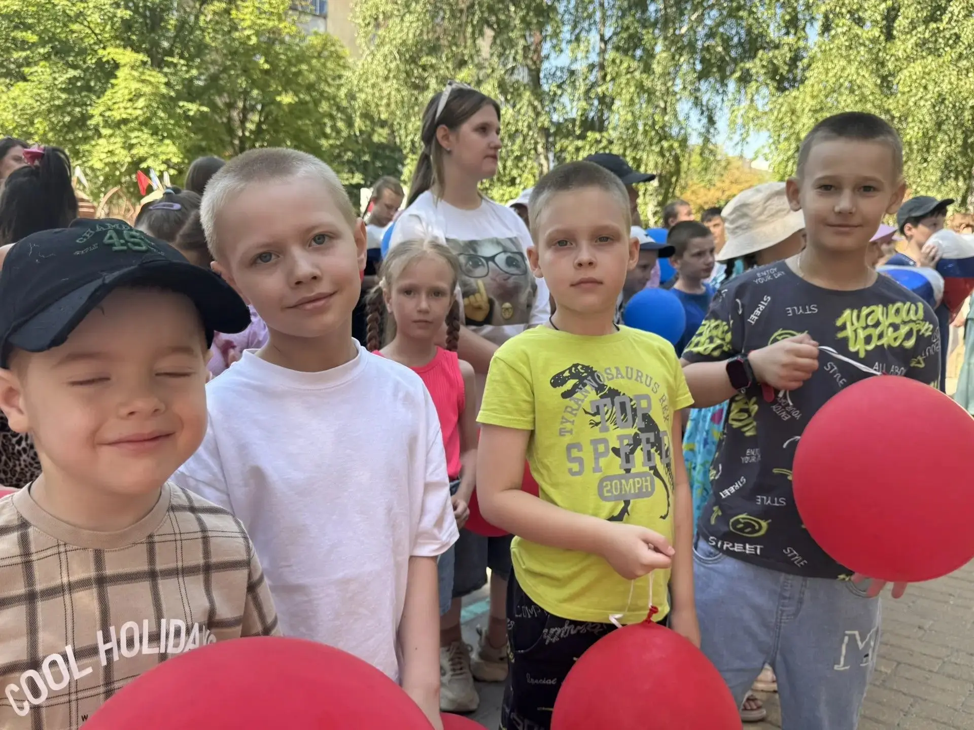 С Днём России! 🇷🇺

Сегодняшний день в пришкольном лагере «Радуга» и нашем трудовом лагере был напо