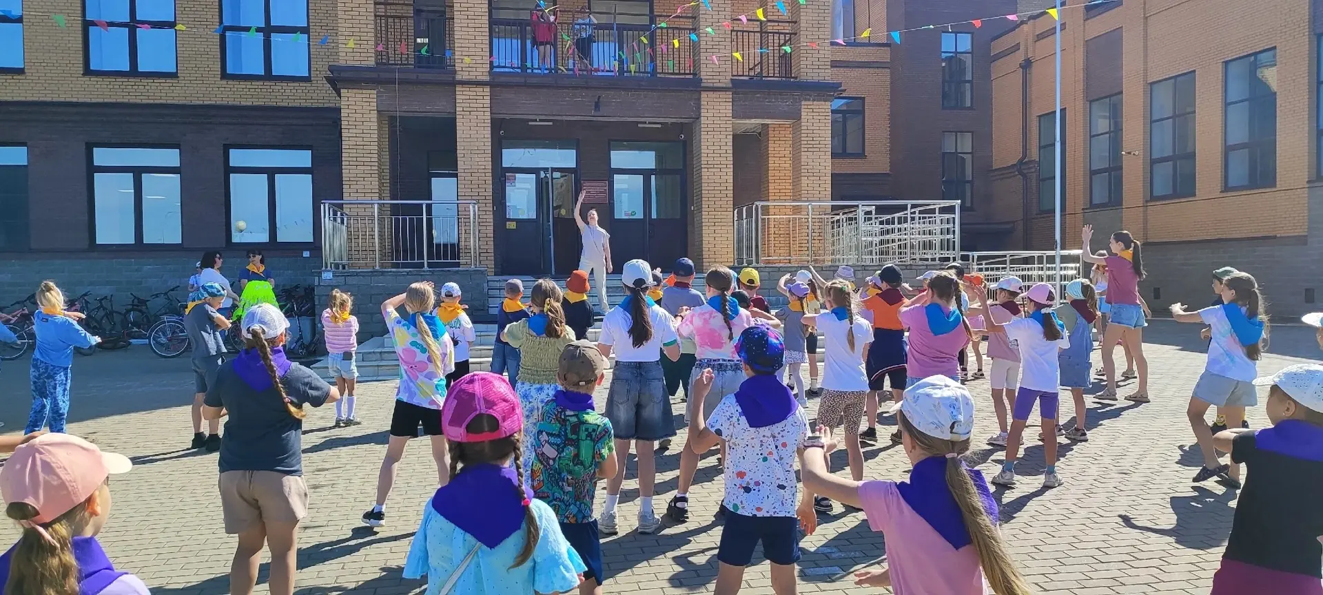 💃🕺ТАНЦУЮТ ВСЕ!🕺💃

💥Движение первых» регулярно проводит флешмобы — от патриотических акций до ма