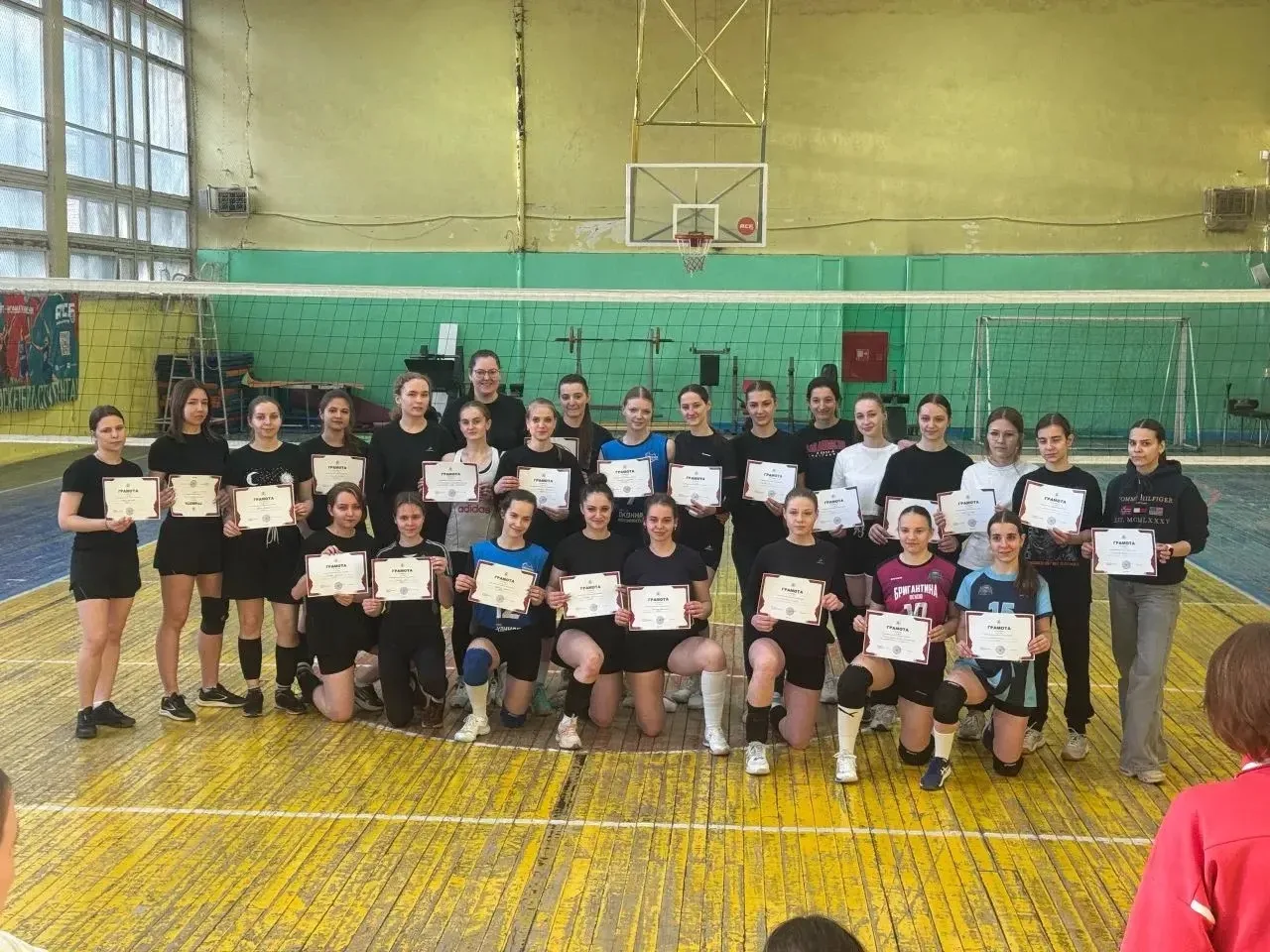 🏐 С 21 по 28 апреля в спортивном комплексе ПсковГУ прошли соревнования мужских и женских команд по 